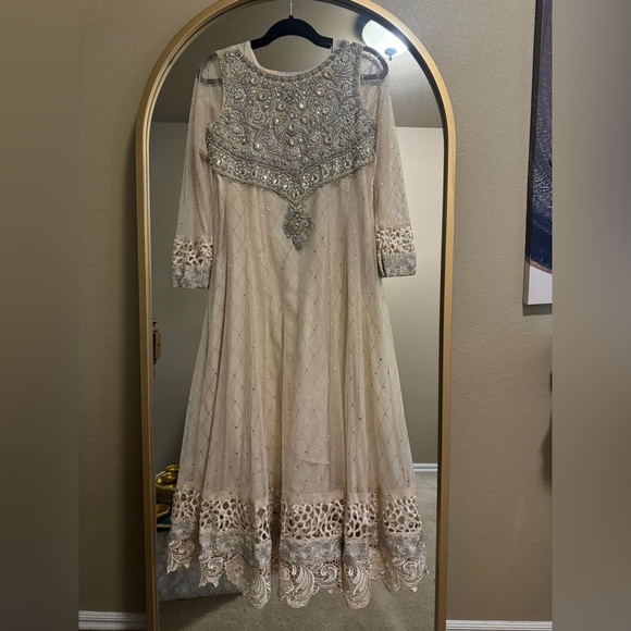 Mina Hasan Outfit - Picture 4 of 6